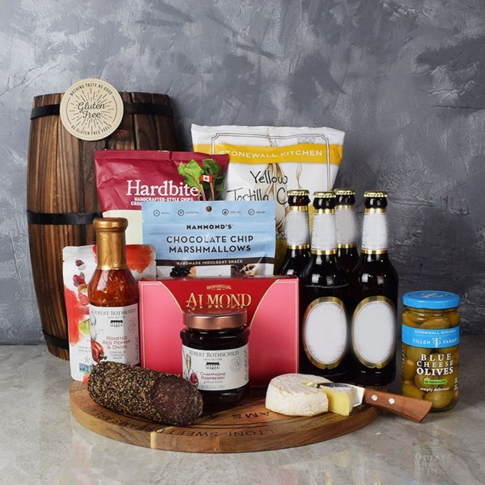 Acacia Wood Cheeseboard and Beer – how the gift is presented
