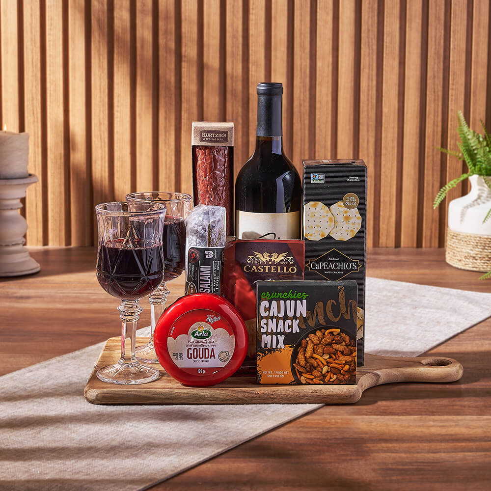Wine Gift Set with Gouda, Cheddar, Salami, and Acacia Wood Board – how the gift is presented