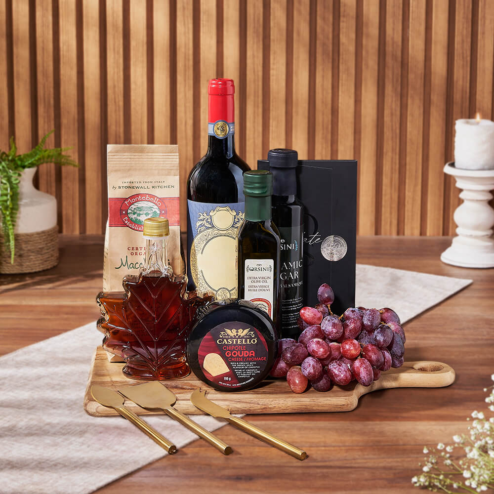 Wine Basket with Maccheroni and Grapes – how the gift is presented