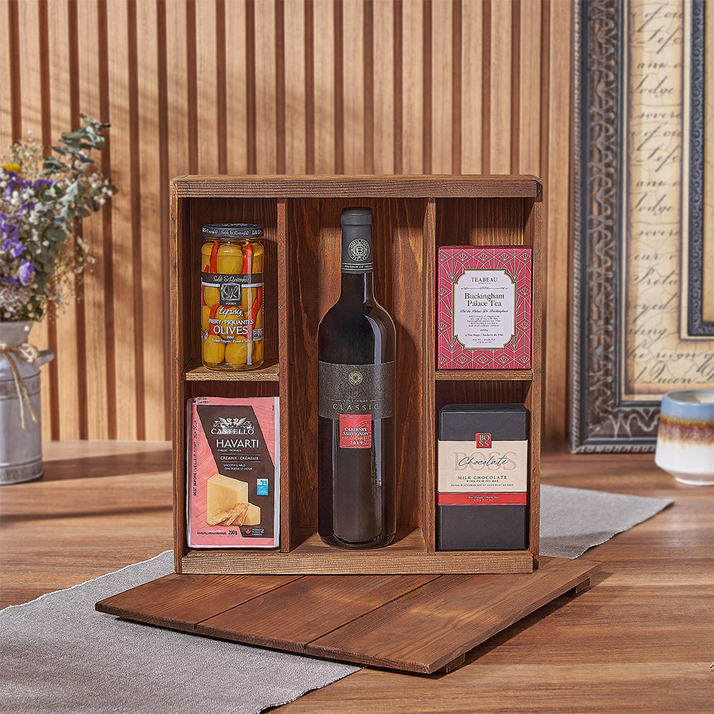 Wooden Box Wine Gift Basket with Kosher Wine and Chocolate Pairing – how the gift is presented