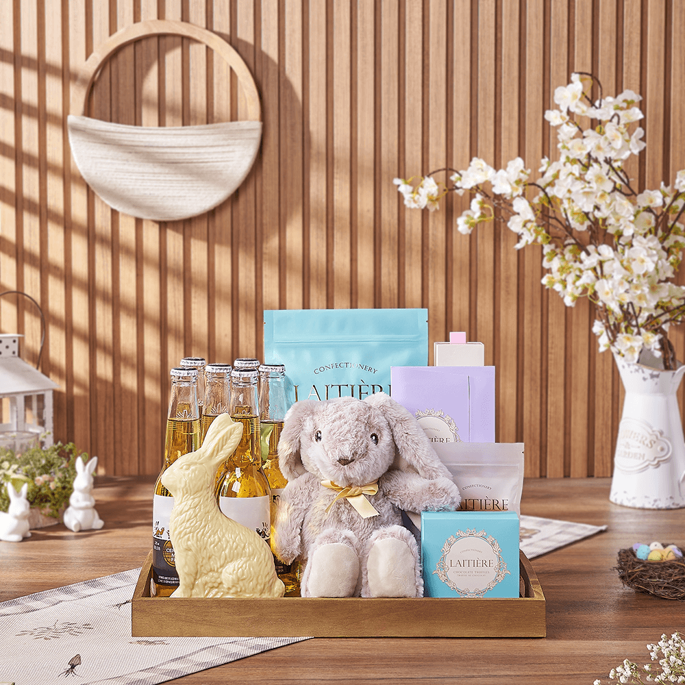 Wooden Serving Tray Gift Set with 6 Bottles of Beer and Easter Sweets – how the gift is presented