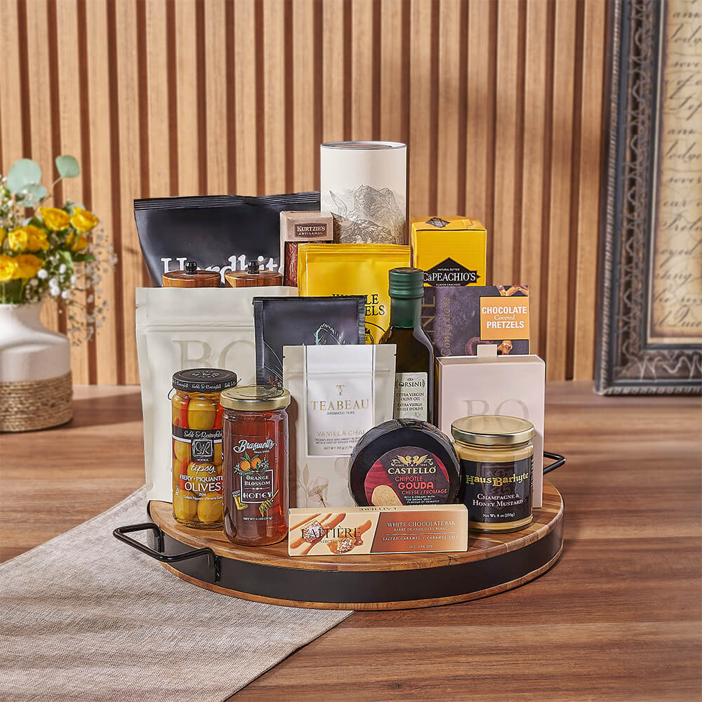Whiskey and Food Gift Basket – how the gift is presented