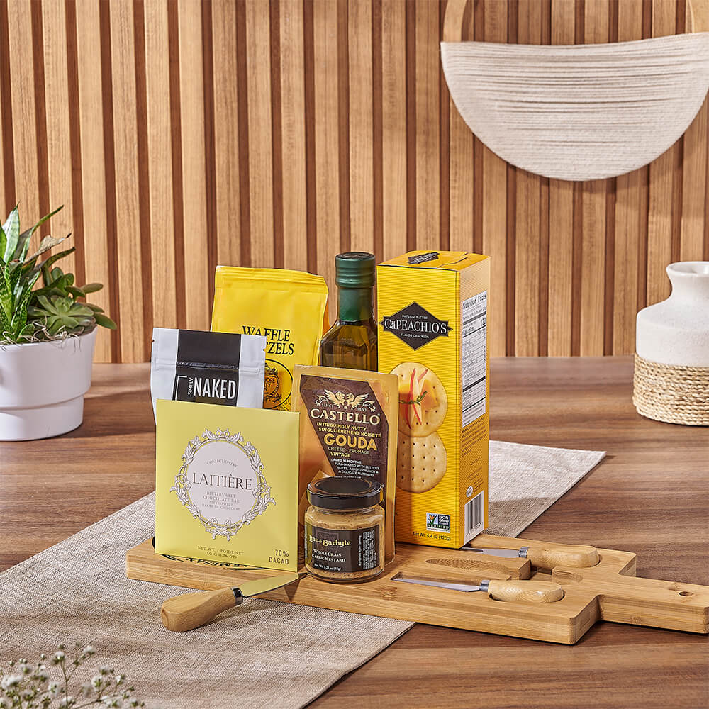 Premium Artisan Snack and Cheese Basket – how the gift is presented