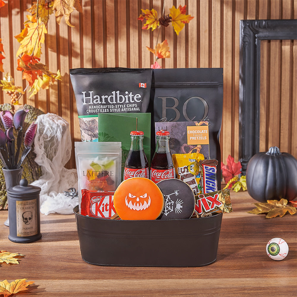 Halloween Treats in Black Metal Basket – how the gift is presented
