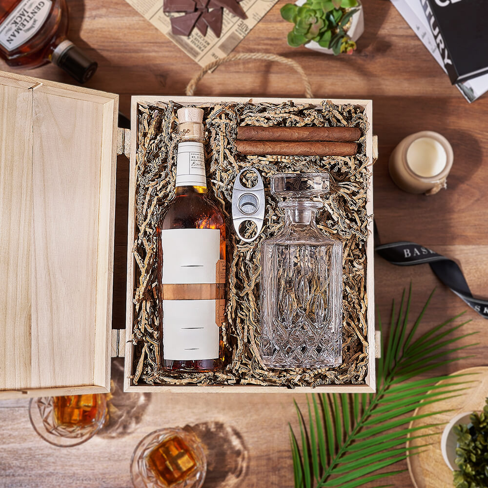 Liquor Set with Cigars and Decanter – how the gift is presented