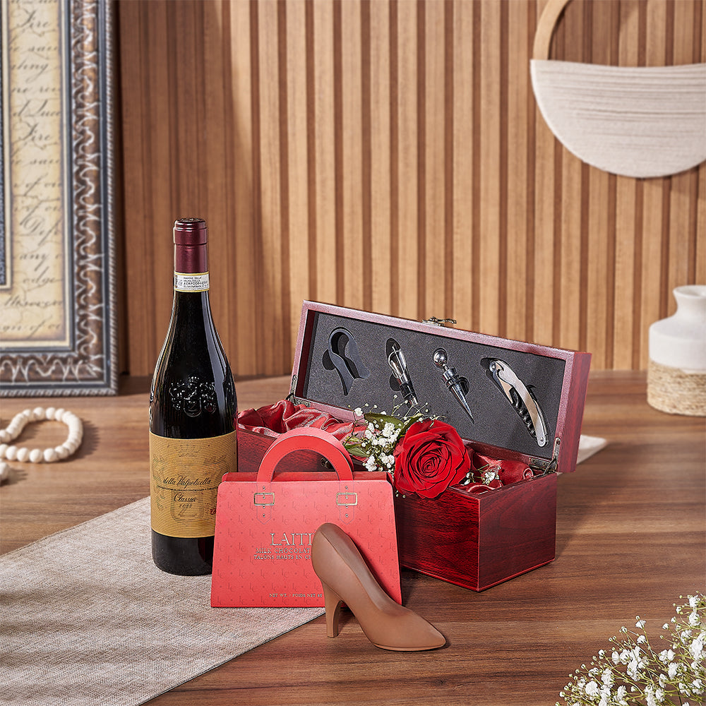 Red Rose with Wine and Milk Chocolate Gift Box – how the gift is presented