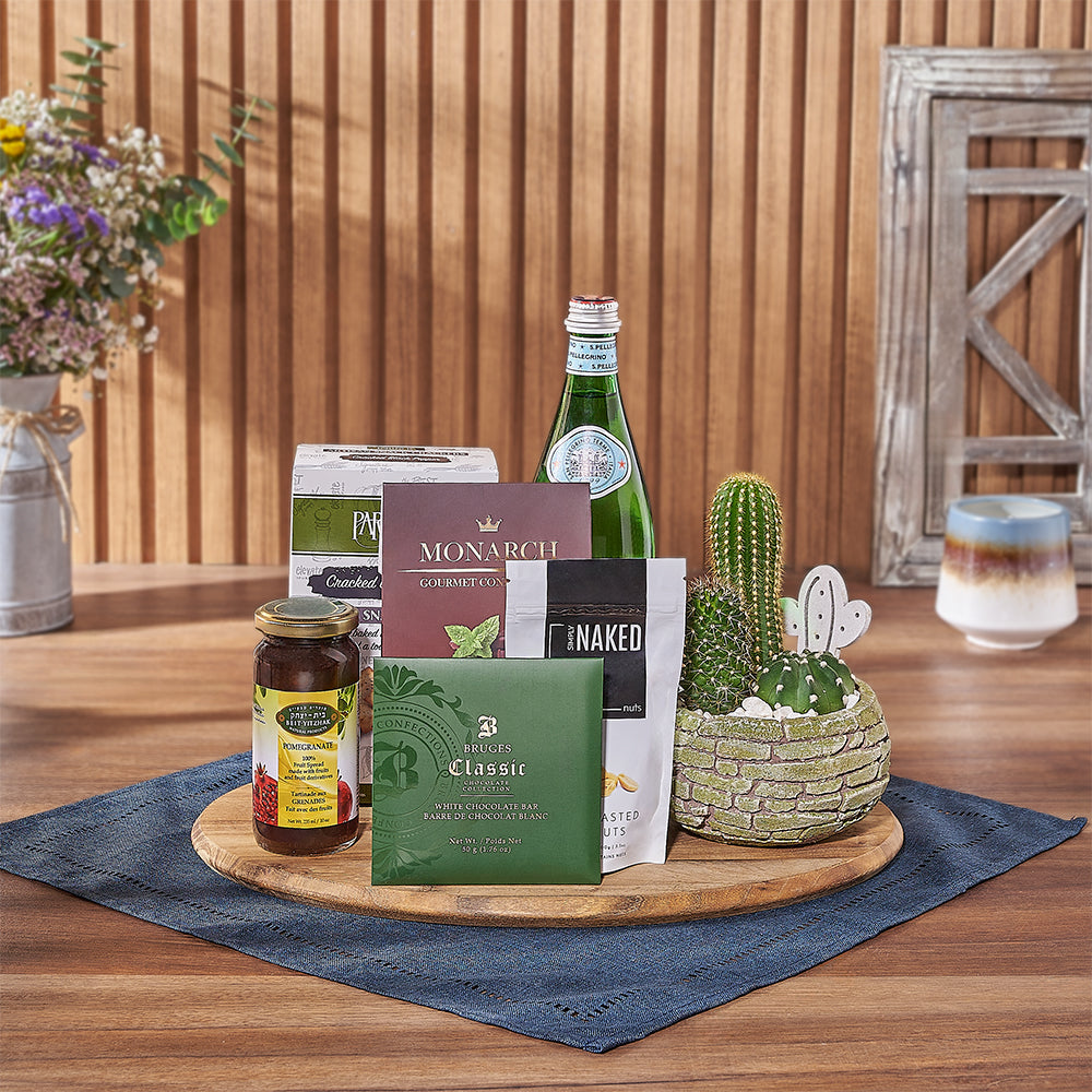 Kosher Snack Basket with Teak Board – how the gift is presented