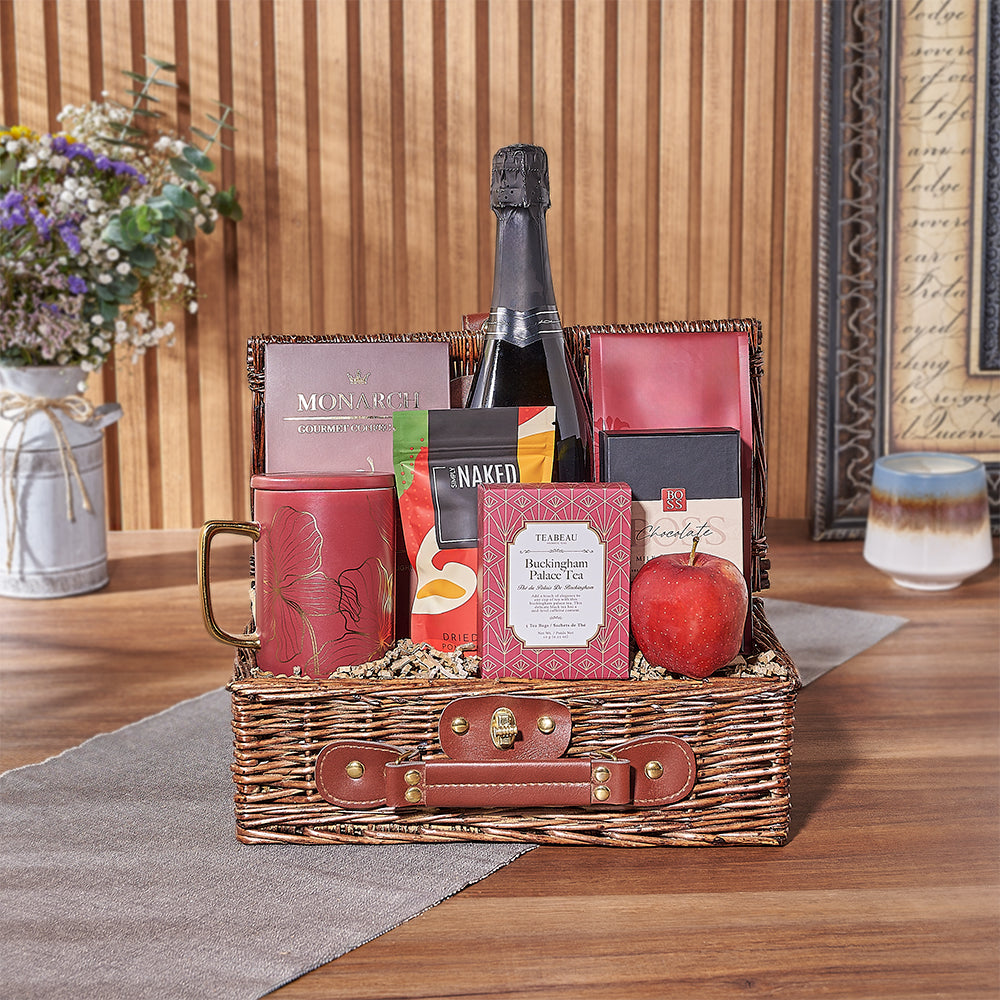 Kosher Sparkling Wine Picnic Basket with Gourmet Delights and Red Gold Mug – how the gift is presented
