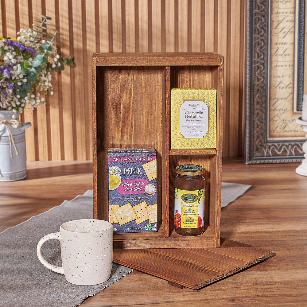 Artisan Gourmet Snack Gift Basket with Olive Oil & Fruit Spread – how the gift is presented