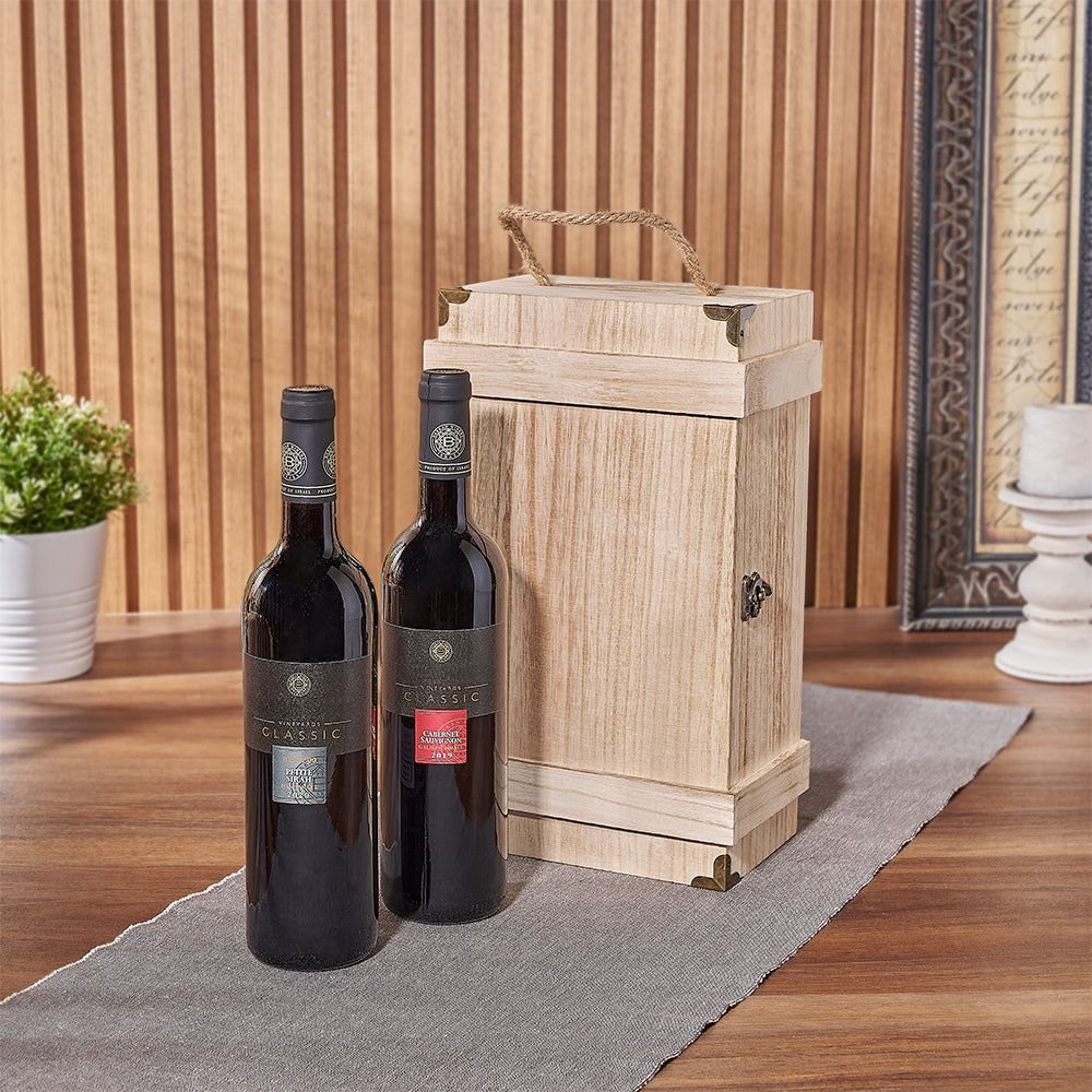 Wine Box with Two Kosher Bottles – how the gift is presented
