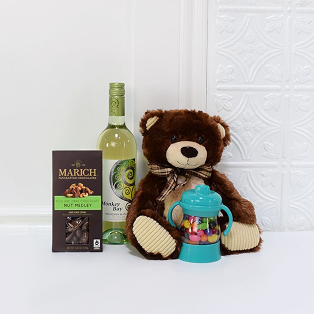 Baby Shower Wine Basket with Bear – how the gift is presented