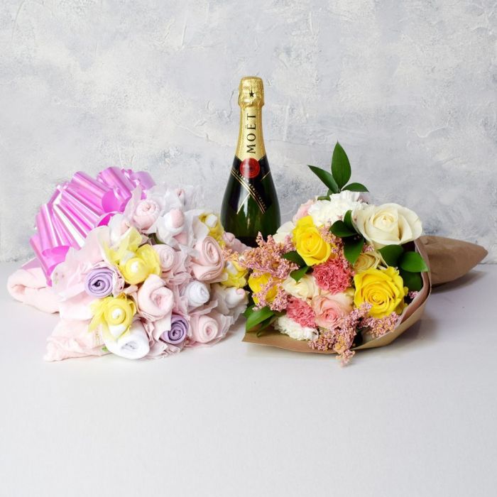 Baby Girl Arrival Floral and Champagne – how the gift is presented