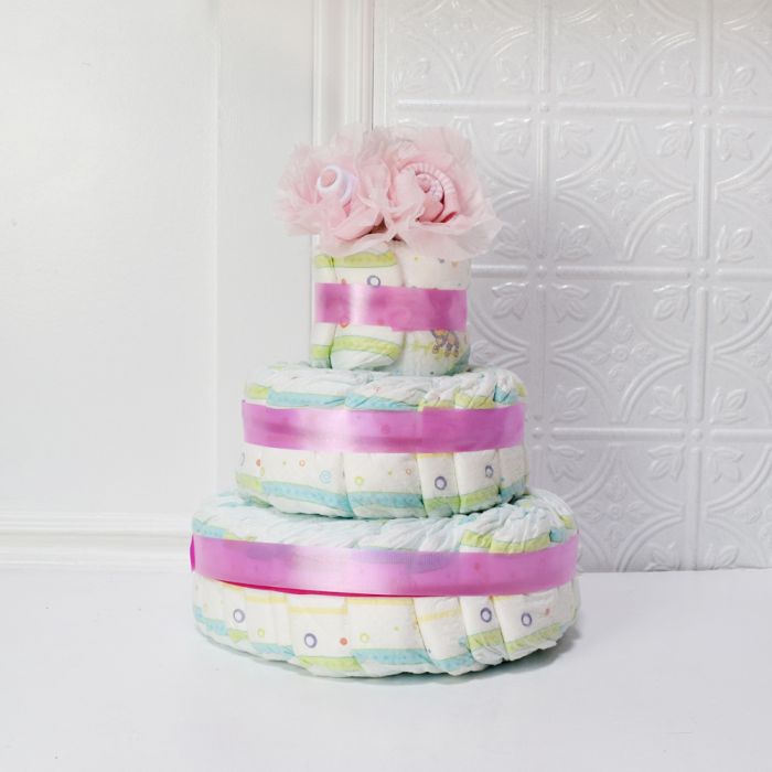 Newborn Pink Ribbon Diaper Cake – how the gift is presented