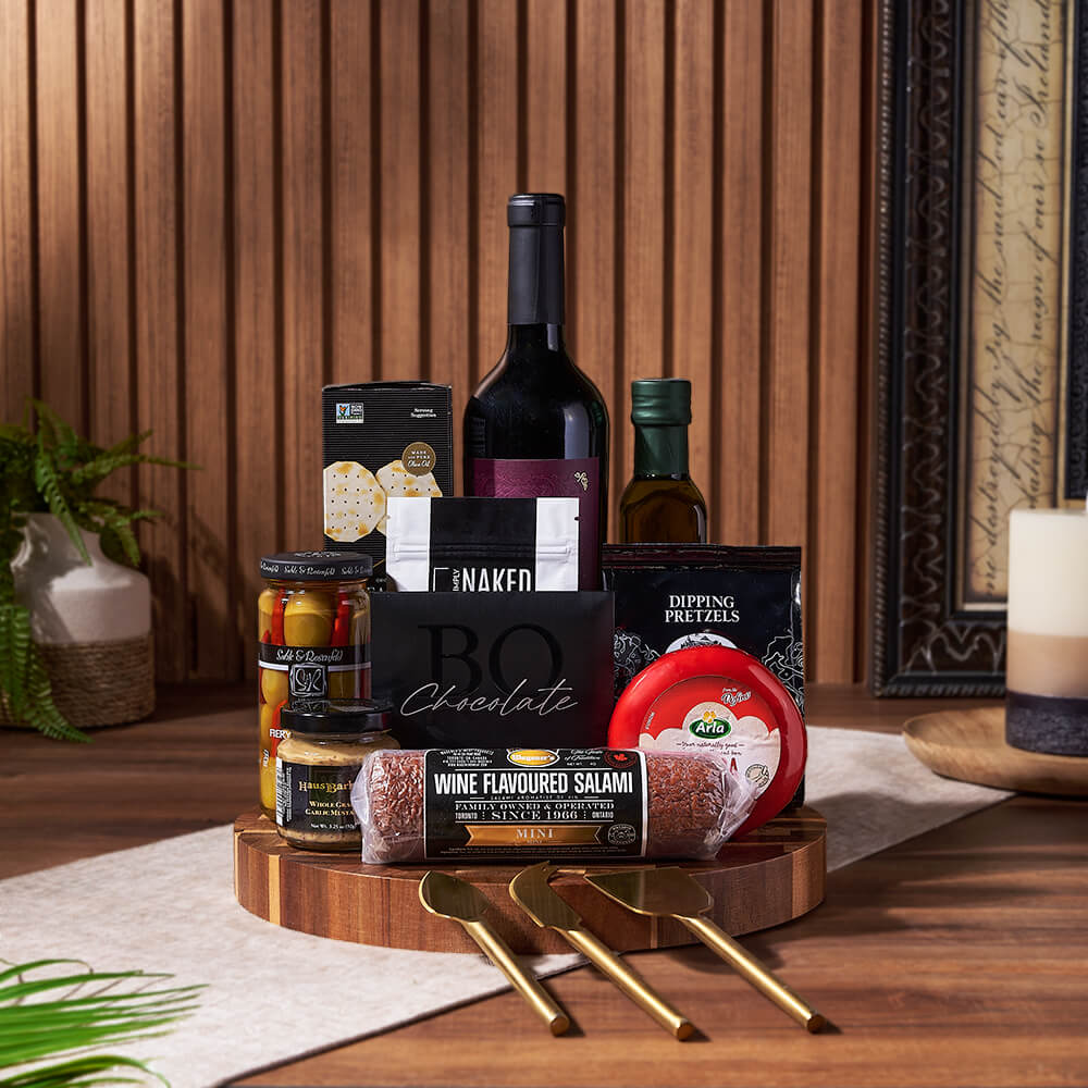 Wine Gift Basket with Cheese Pairings – how the gift is presented