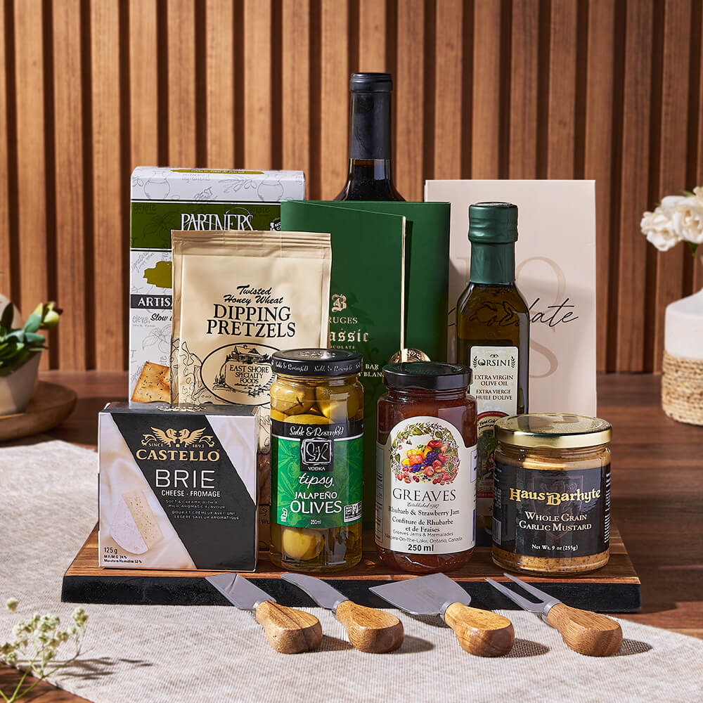 Wine Gift with Cheese and Board – how the gift is presented