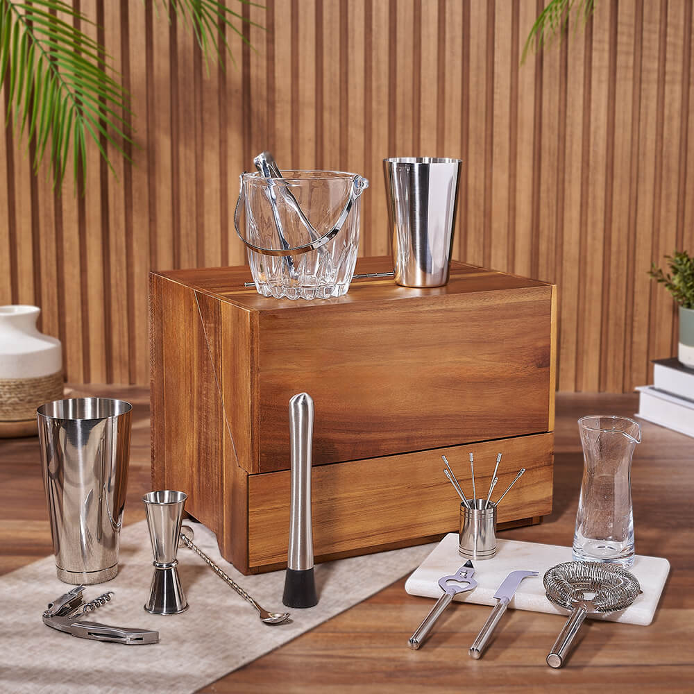 Complete Cocktail Bar Gift Set – how the gift is presented