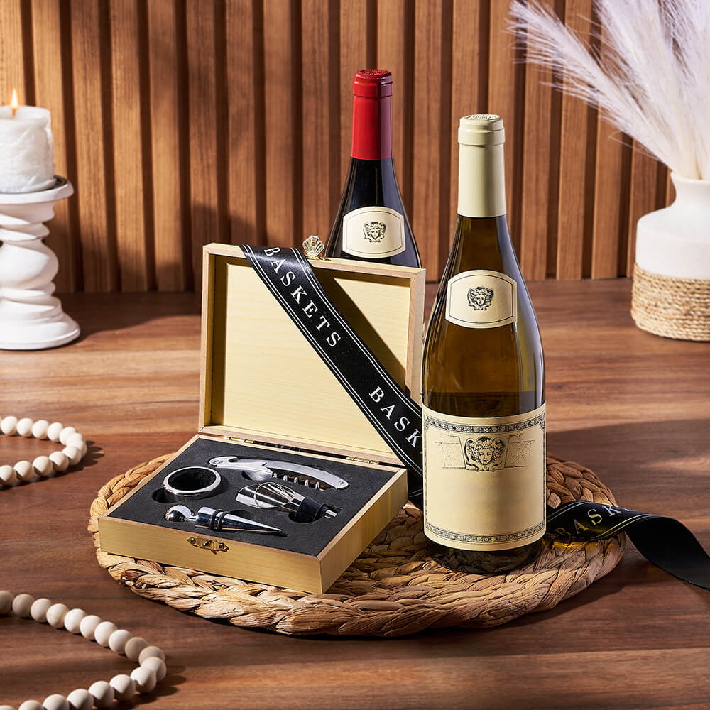 Wooden Case with Wine and Tools – how the gift is presented