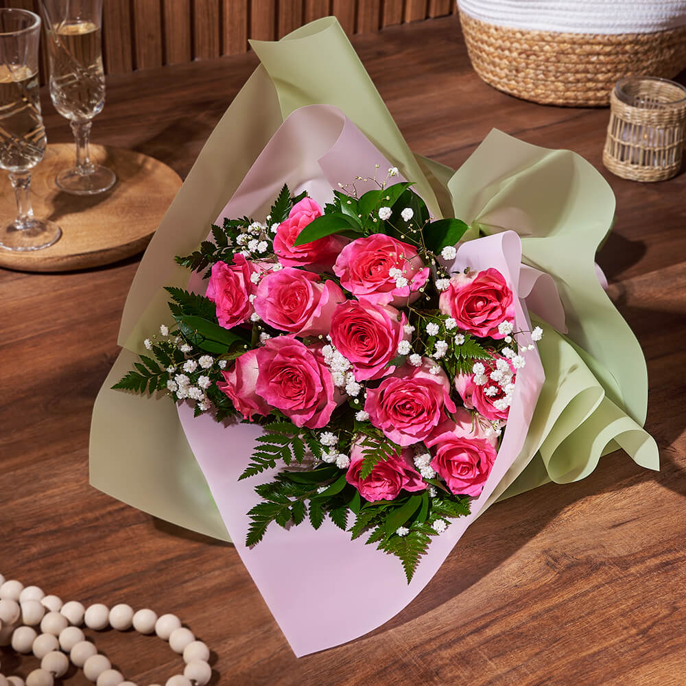 Deluxe Pink Rose Bouquet with Baby's Breath – how the gift is presented
