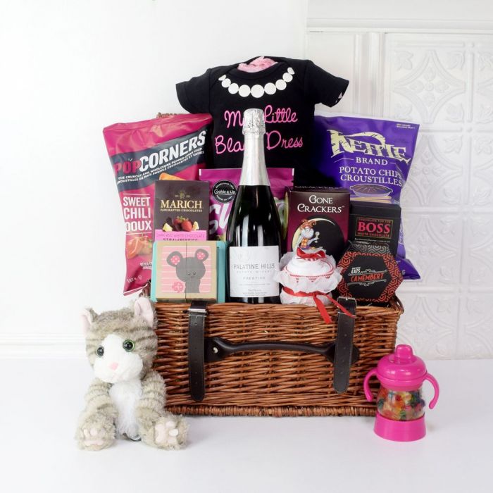 Champagne Snack and Dress Basket – how the gift is presented