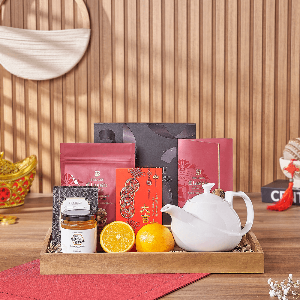 Wooden Tray with Tea and Treats – how the gift is presented