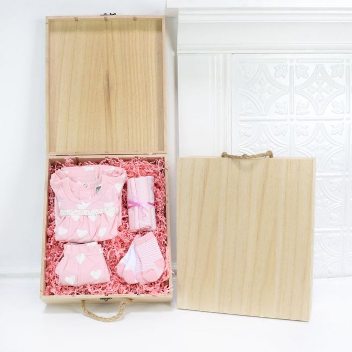 Newborn Baby Socks Gift Crate – how the gift is presented