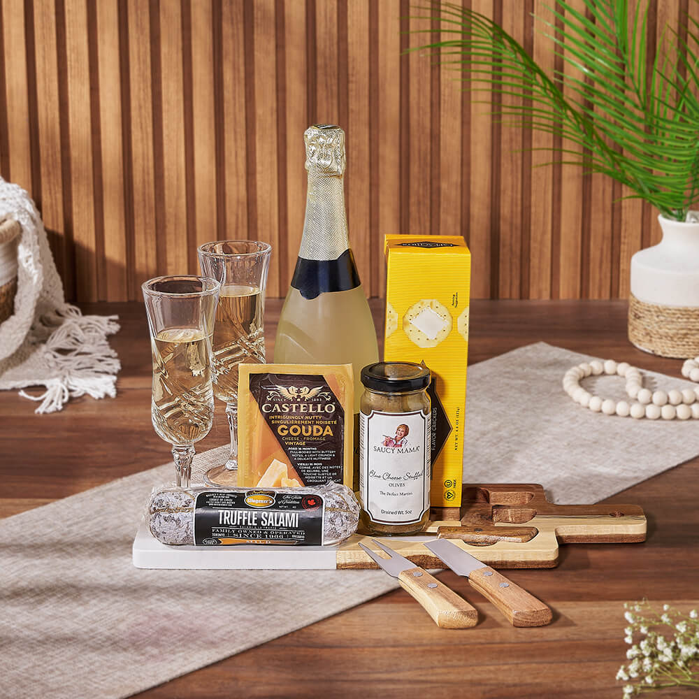 Sparkling Wine Basket with Cheese Selection – how the gift is presented